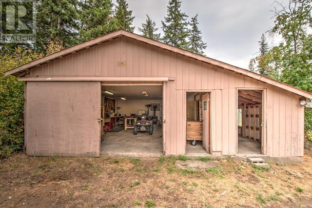 11 Gardom Lake Road, House detached with 2 bedrooms, 2 bathrooms and null parking in North Okanagan F BC | Image 23