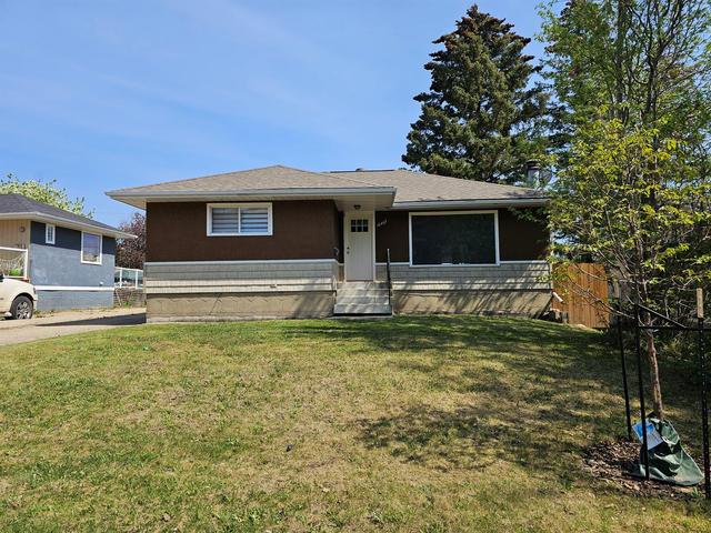 10407 96a Street, House detached with 4 bedrooms, 2 bathrooms and 8 parking in Grande Prairie AB | Image 1
