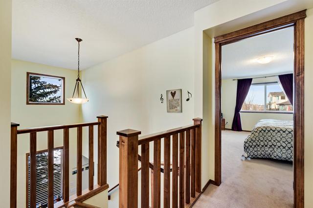 1682 New Brighton Drive Se, House detached with 4 bedrooms, 3 bathrooms and 4 parking in Calgary AB | Image 2