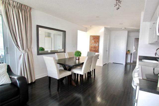 1909 - 21 Iceboat Terr, Condo with 2 bedrooms, 2 bathrooms and 1 parking in Toronto ON | Image 6