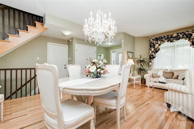 368 Farincourt Crescent, House detached with 4 bedrooms, 4 bathrooms and 4 parking in Ottawa ON | Image 9