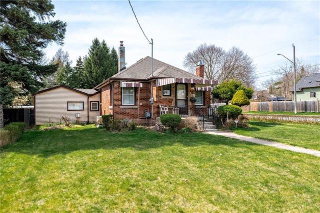 6053 Carlton Avenue, House detached with 3 bedrooms, 2 bathrooms and 6 parking in Niagara Falls ON | Image 2