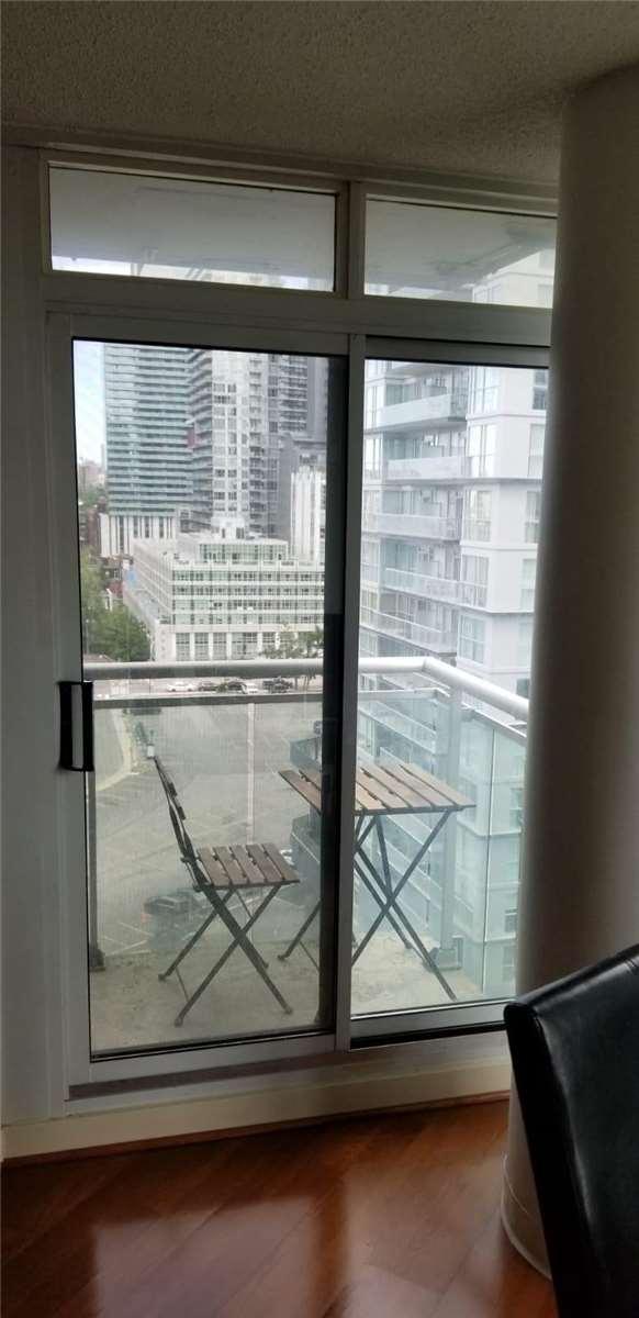 1605 - 381 Front St W, Condo with 1 bedrooms, 1 bathrooms and 1 parking in Toronto ON | Image 3
