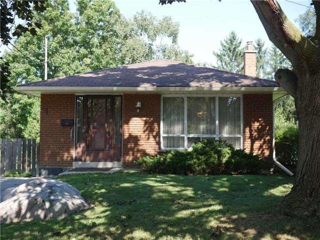1223 Canterbury Rd, House detached with 3 bedrooms, 2 bathrooms and 2 parking in Mississauga ON | Image 1