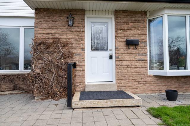 864 Cabot Tr, House detached with 4 bedrooms, 3 bathrooms and 5 parking in Milton ON | Image 23