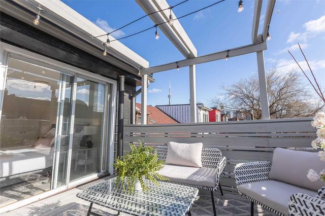 28 Kensington Pl, House attached with 3 bedrooms, 1 bathrooms and 0 parking in Toronto ON | Image 21