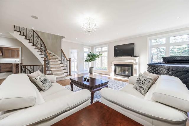 63 Pomander Rd, House detached with 4 bedrooms, 4 bathrooms and 15 parking in Markham ON | Image 3
