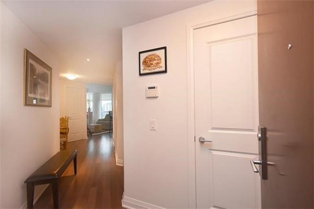 1003 - 1055 Southdown Rd, Condo with 2 bedrooms, 2 bathrooms and 1 parking in Mississauga ON | Image 3