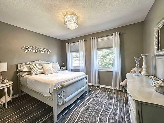 19 Montgomery Sq, House detached with 4 bedrooms, 3 bathrooms and 9 parking in Brampton ON | Image 13