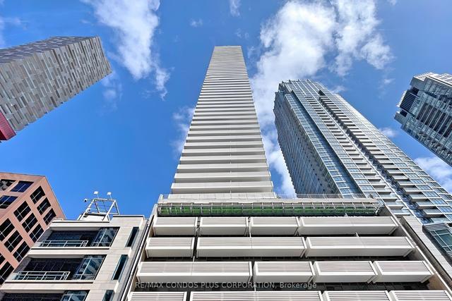 2006 - 2221 Yonge St, Condo with 1 bedrooms, 1 bathrooms and 0 parking in Toronto ON | Image 1