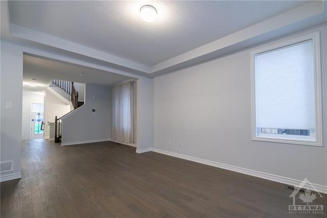 543 Rye Grass Way, Townhouse with 3 bedrooms, 3 bathrooms and 2 parking in Ottawa ON | Image 4