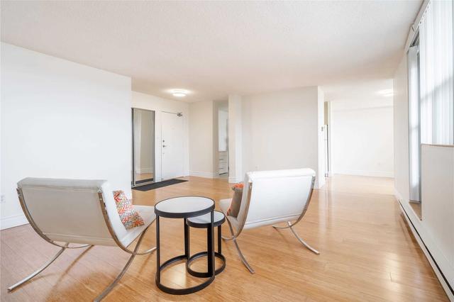 612 - 700 Dynes Rd, Condo with 3 bedrooms, 2 bathrooms and 1 parking in Burlington ON | Image 6