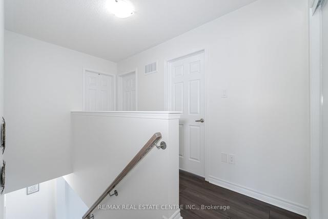 12 Metro Cres, House attached with 3 bedrooms, 3 bathrooms and 4 parking in Brampton ON | Image 19