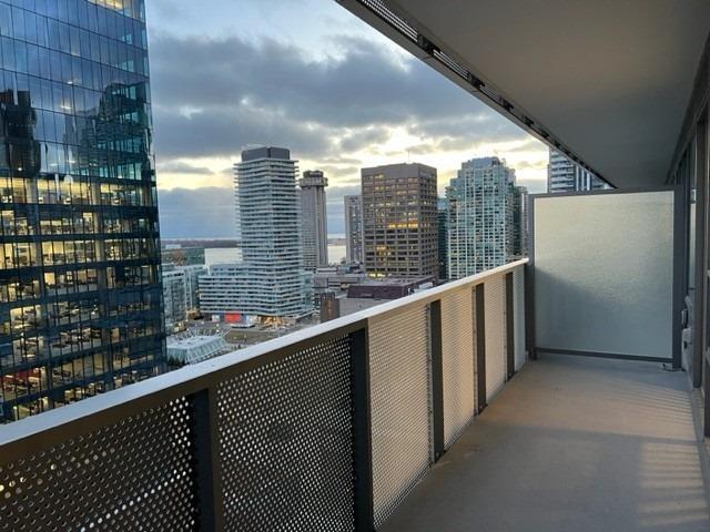 2108 - 138 Downes St, Condo with 1 bedrooms, 1 bathrooms and 0 parking in Toronto ON | Image 2