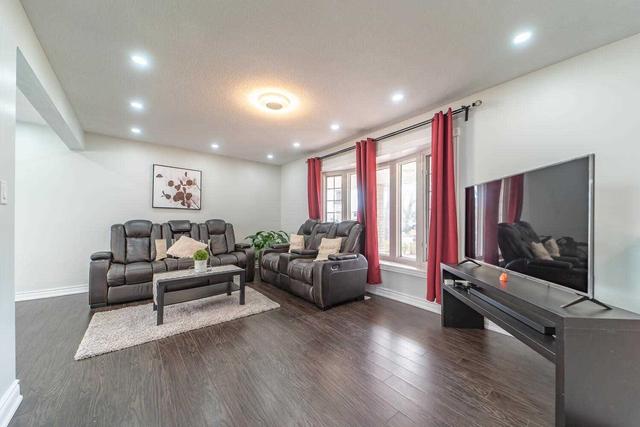 8 Banda Sq, House detached with 4 bedrooms, 3 bathrooms and 3 parking in Toronto ON | Image 36