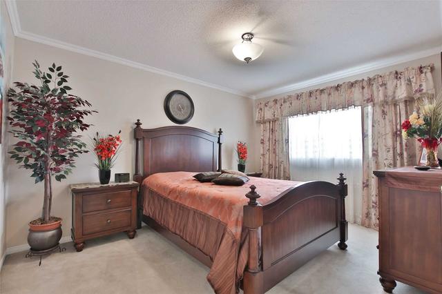 27 Bowles Dr, House attached with 3 bedrooms, 4 bathrooms and 3 parking in Ajax ON | Image 10