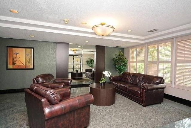901 - 155 Hillcrest Ave, Condo with 2 bedrooms, 1 bathrooms and 1 parking in Mississauga ON | Image 4