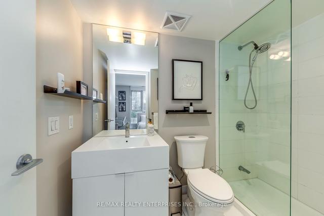 232 - 15 Iceboat Terr, Condo with 2 bedrooms, 2 bathrooms and 0 parking in Toronto ON | Image 16