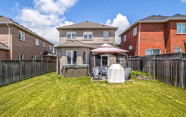 60 Lurosa Cres, House detached with 3 bedrooms, 3 bathrooms and 5 parking in Whitby ON | Image 15