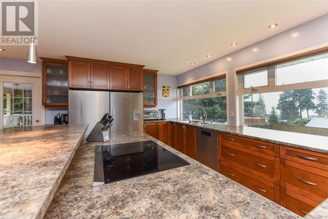 3828 Laurel Dr, House detached with 4 bedrooms, 2 bathrooms and 6 parking in Comox Valley A BC | Image 13