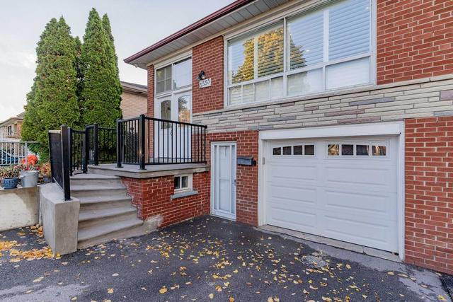 3555 Laddie Cres, House semidetached with 3 bedrooms, 3 bathrooms and 3 parking in Mississauga ON | Card Image