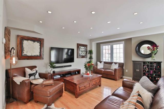 40 Birdstone Cres, Townhouse with 3 bedrooms, 3 bathrooms and 3 parking in Toronto ON | Image 27