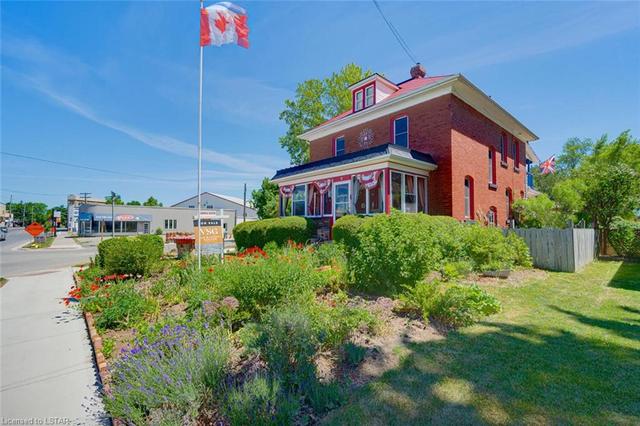 9 Main Street S, House detached with 4 bedrooms, 2 bathrooms and 4 parking in Lambton Shores ON | Image 2