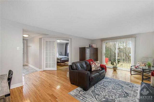 41 Parkwood Crescent, House detached with 4 bedrooms, 2 bathrooms and 4 parking in Ottawa ON | Image 13