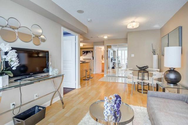 870 - 313 Richmond St E, Condo with 1 bedrooms, 1 bathrooms and 1 parking in Toronto ON | Image 2