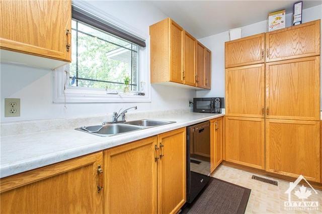 1473 Thurlow Street, Townhouse with 3 bedrooms, 2 bathrooms and 3 parking in Ottawa ON | Image 13