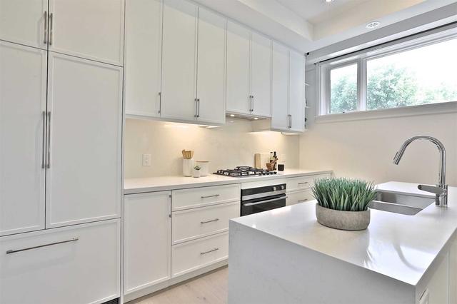 319 Westmoreland Ave, House attached with 3 bedrooms, 3 bathrooms and 1 parking in Toronto ON | Image 12