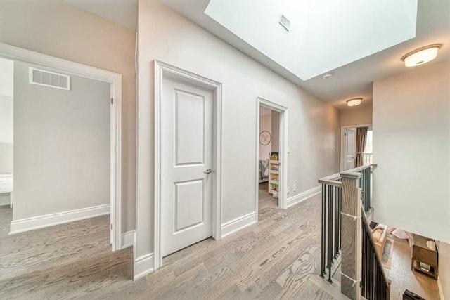 27a Marquette Ave, House semidetached with 4 bedrooms, 4 bathrooms and 2 parking in Toronto ON | Image 5