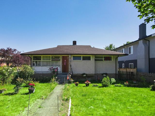 2216 E 55th Avenue, House detached with 3 bedrooms, 1 bathrooms and 2 parking in Vancouver BC | Card Image