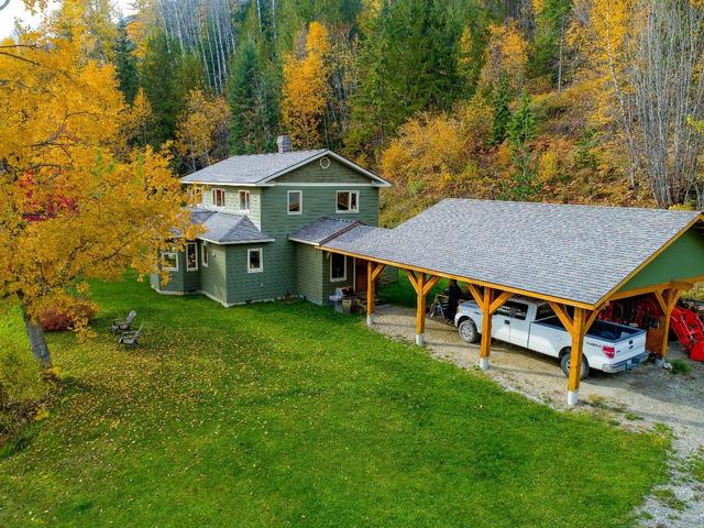 2355 Hamilton Drive, House detached with 3 bedrooms, 2 bathrooms and 6 parking in Central Kootenay E BC | Image 4