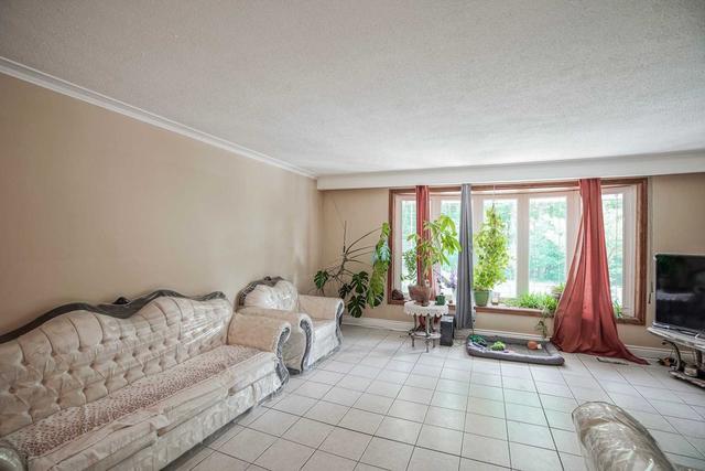 2 Ollerton Dr, House detached with 4 bedrooms, 2 bathrooms and 6 parking in Toronto ON | Image 13