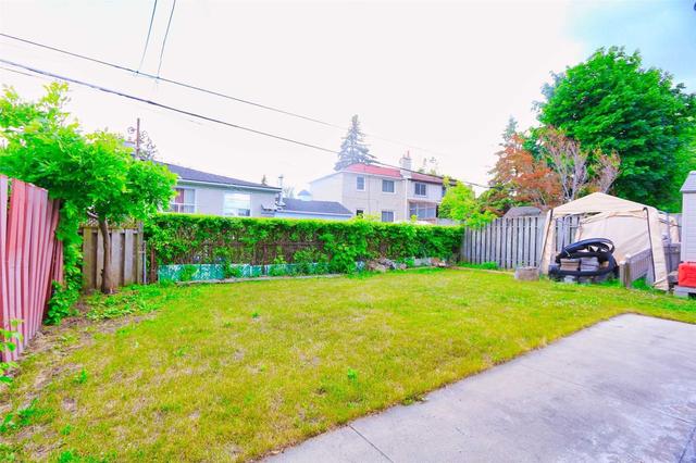 352 Kerswell Dr, House semidetached with 3 bedrooms, 2 bathrooms and 6 parking in Richmond Hill ON | Image 10