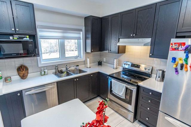 100 Hollowgrove Blvd, House semidetached with 3 bedrooms, 3 bathrooms and 5 parking in Brampton ON | Image 11