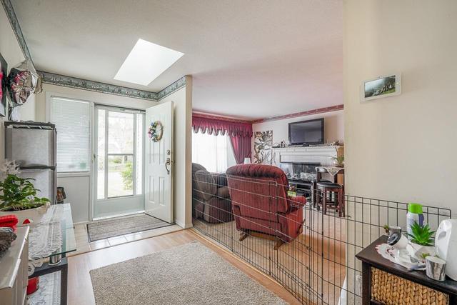 3329 197 Street, House detached with 3 bedrooms, 2 bathrooms and null parking in Langley BC | Image 3