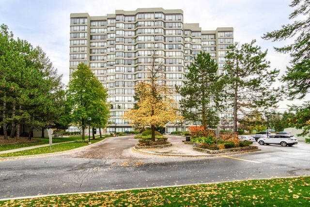 1604 - 26 Hanover Rd, Condo with 1 bedrooms, 1 bathrooms and 1 parking in Brampton ON | Image 1