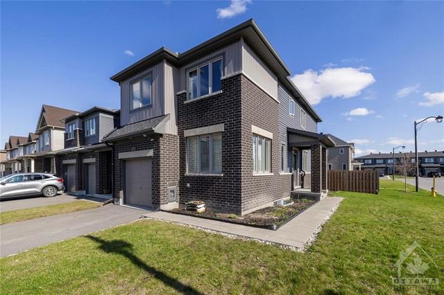 375 Mountain Sorrel Way, Townhouse with 5 bedrooms, 4 bathrooms and 3 parking in Ottawa ON | Image 1