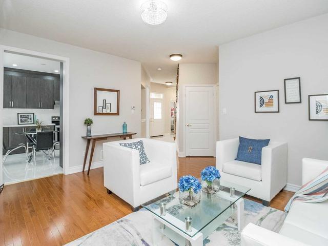 33 Silvershadow Terr, House detached with 4 bedrooms, 4 bathrooms and 7 parking in Brampton ON | Image 4