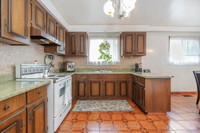 65 Plunkett Rd, House semidetached with 4 bedrooms, 2 bathrooms and 4 parking in Toronto ON | Image 21