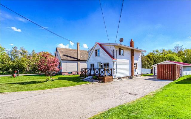 160 Bridge Street E, House detached with 2 bedrooms, 2 bathrooms and 6 parking in Kitchener ON | Image 2