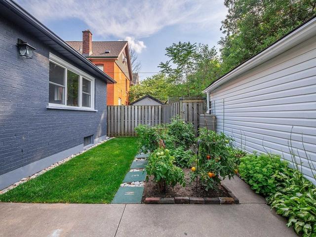 174 Fairleigh Ave S, House detached with 4 bedrooms, 3 bathrooms and 2 parking in Hamilton ON | Image 26