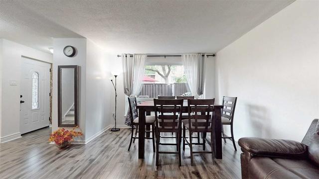 55 - 130 Ling Rd, Townhouse with 3 bedrooms, 2 bathrooms and 1 parking in Toronto ON | Image 2