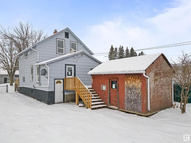 5036 49 Av, House detached with 3 bedrooms, 1 bathrooms and null parking in Bruderheim AB | Image 4