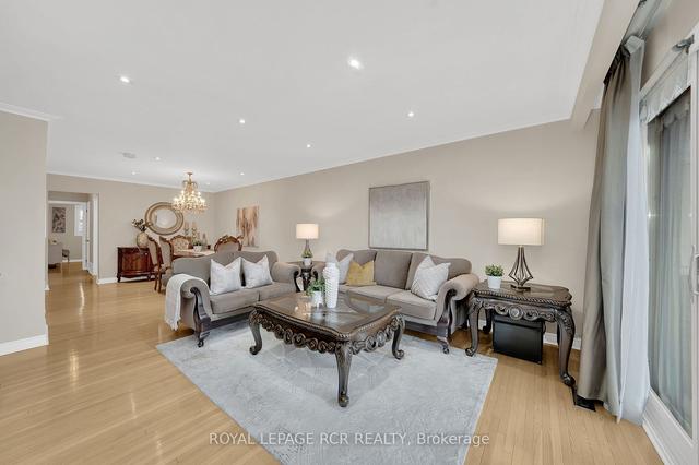 9 Slane Crt, House semidetached with 3 bedrooms, 2 bathrooms and 4 parking in Toronto ON | Image 36