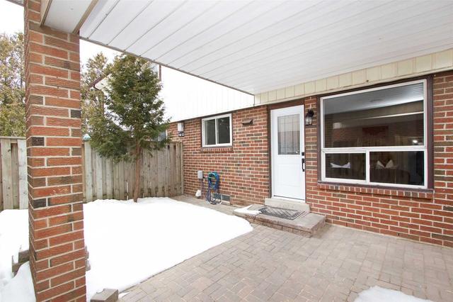 120 Nonquon Rd, Townhouse with 3 bedrooms, 1 bathrooms and 1 parking in Oshawa ON | Image 21