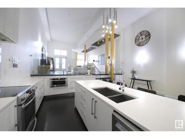 403 - 10154 103 St Nw, Condo with 1 bedrooms, 2 bathrooms and 1 parking in Edmonton AB | Card Image