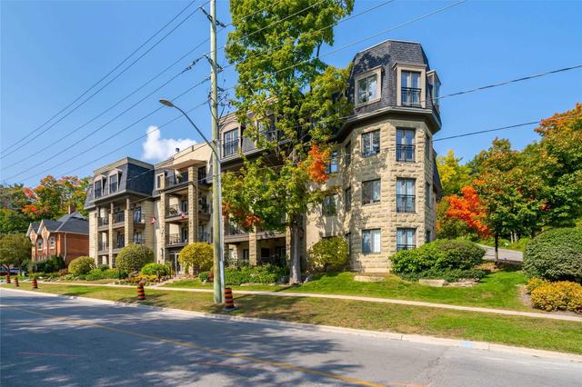 304 - 200 Collier St, Condo with 2 bedrooms, 2 bathrooms and 1 parking in Barrie ON | Image 1